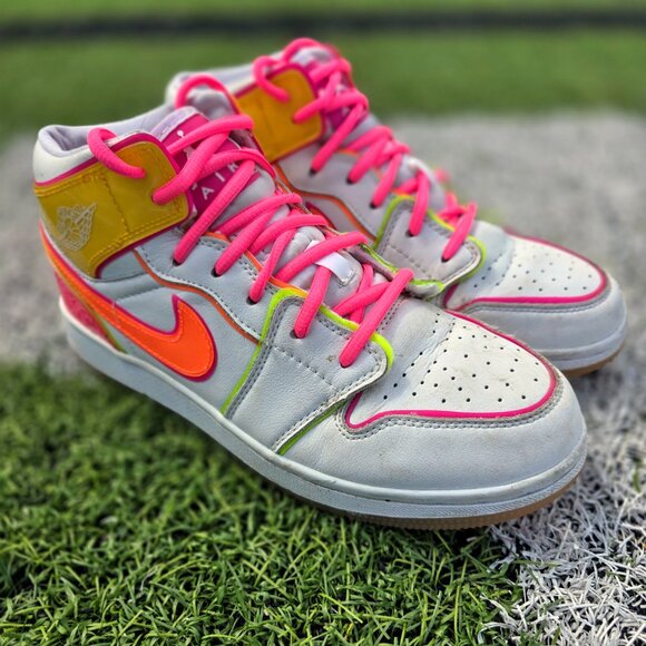 Nike Air Jordan 1 Mid “Edge Glow” - Women's size 8 - Picture 3 of 7